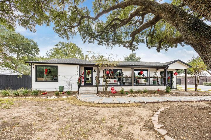 Property Photo: 5225 E 5th Street TX 77493