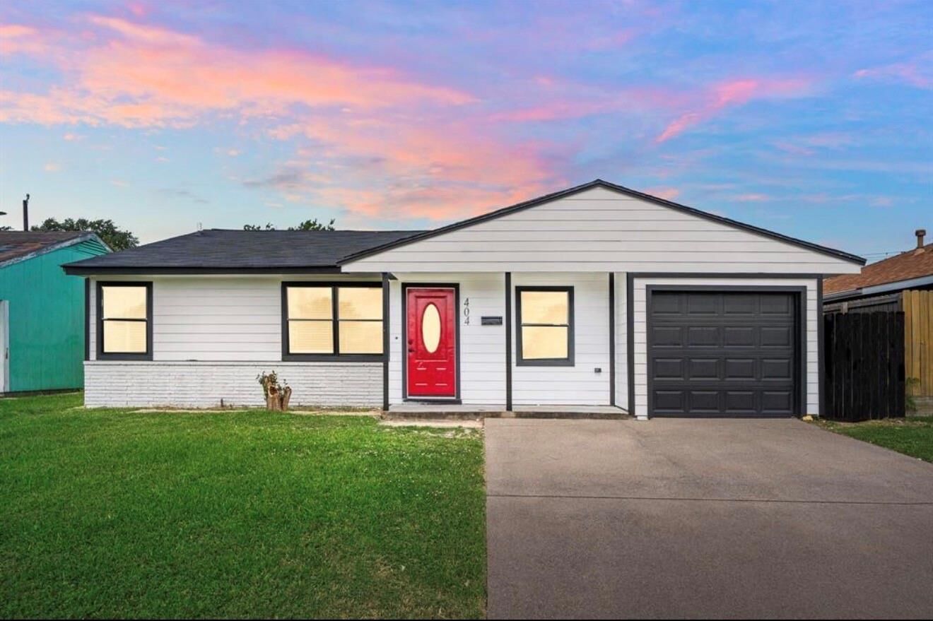 Property Photo:  404 Glenmore Drive  TX 77503 
