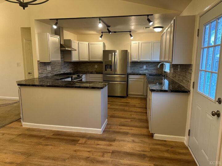 Property Photo:  1359 Acacia Court  CA 93245 