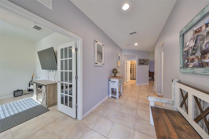 Property Photo: 1606 Cabbage Key Drive FL 33570