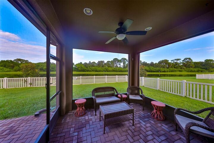 Property Photo:  1606 Cabbage Key Drive  FL 33570 