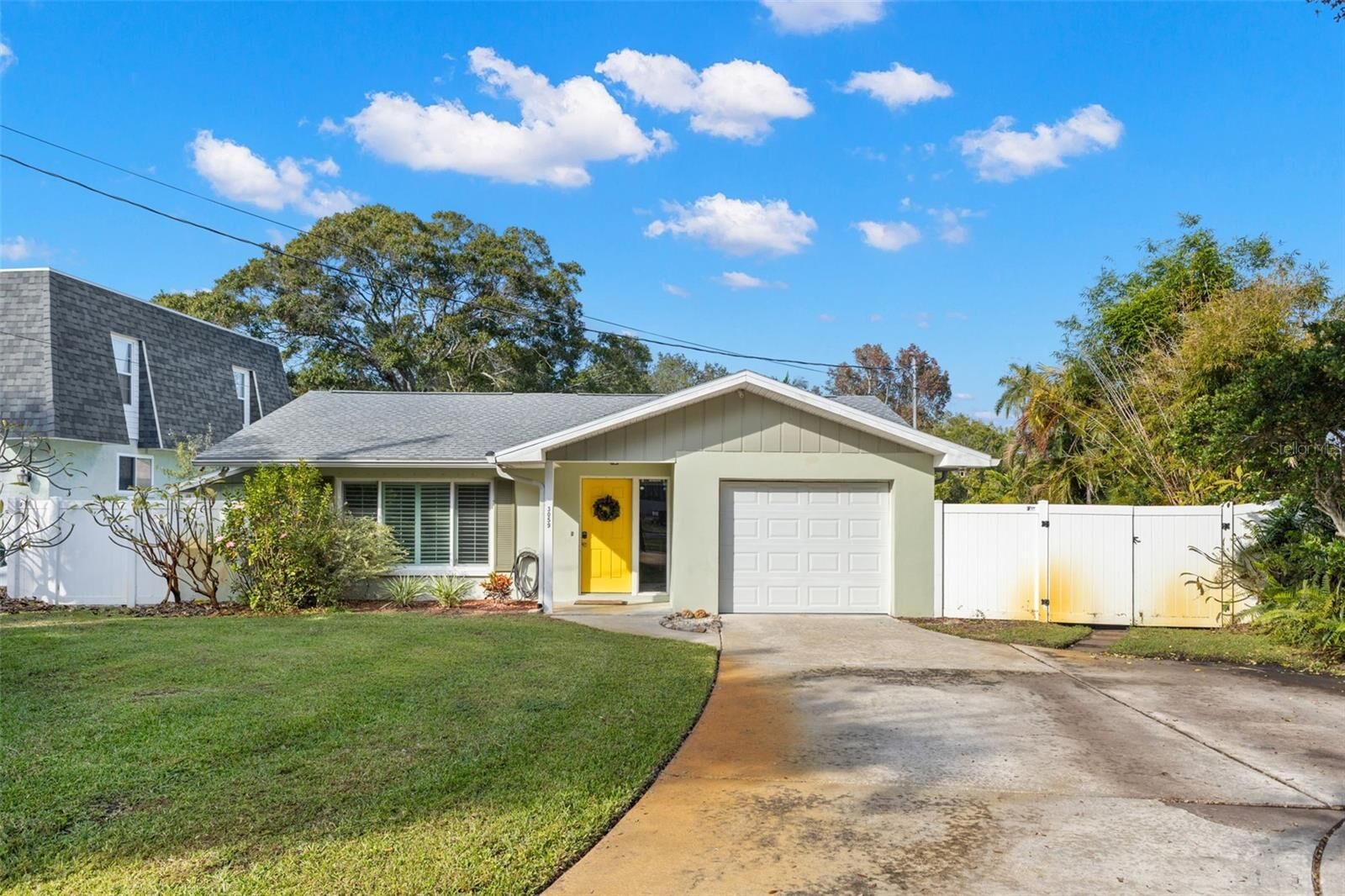 Property Photo:  3059 Hickory Drive  FL 33770 