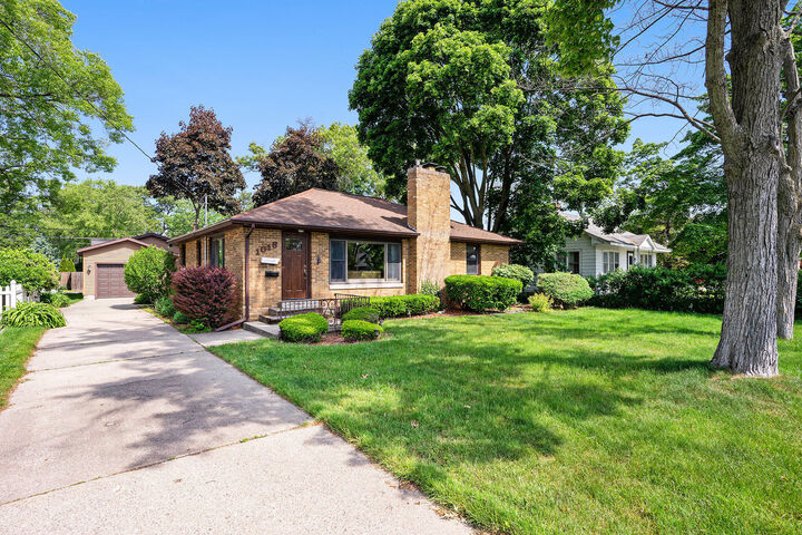 Property Photo:  1018 Ruddiman Drive  MI 49445 