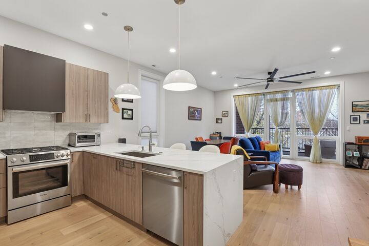 Property Photo:  4932 N Kenmore Avenue 3N  IL 60640 