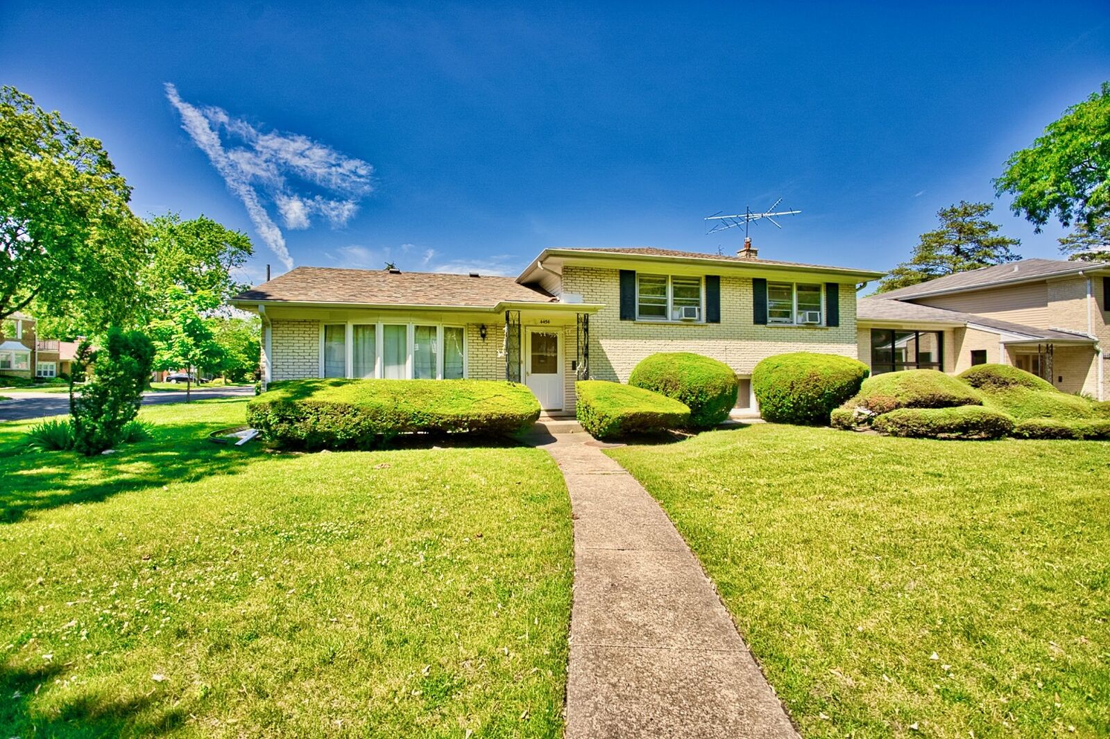 Property Photo: 4454 Concord Lane IL 60076