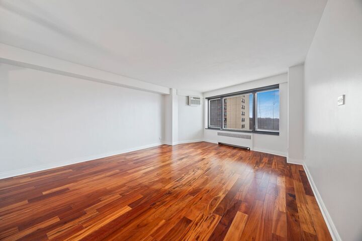 Property Photo:  3100 N Lake Shore Drive 711  IL 60657 