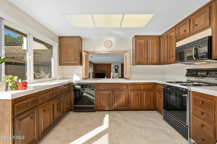 Property Photo:  1642 Bucksglen Court  CA 91361 