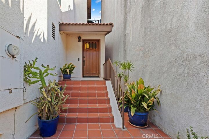 Property Photo:  1832 Redcliff Street  CA 90026 