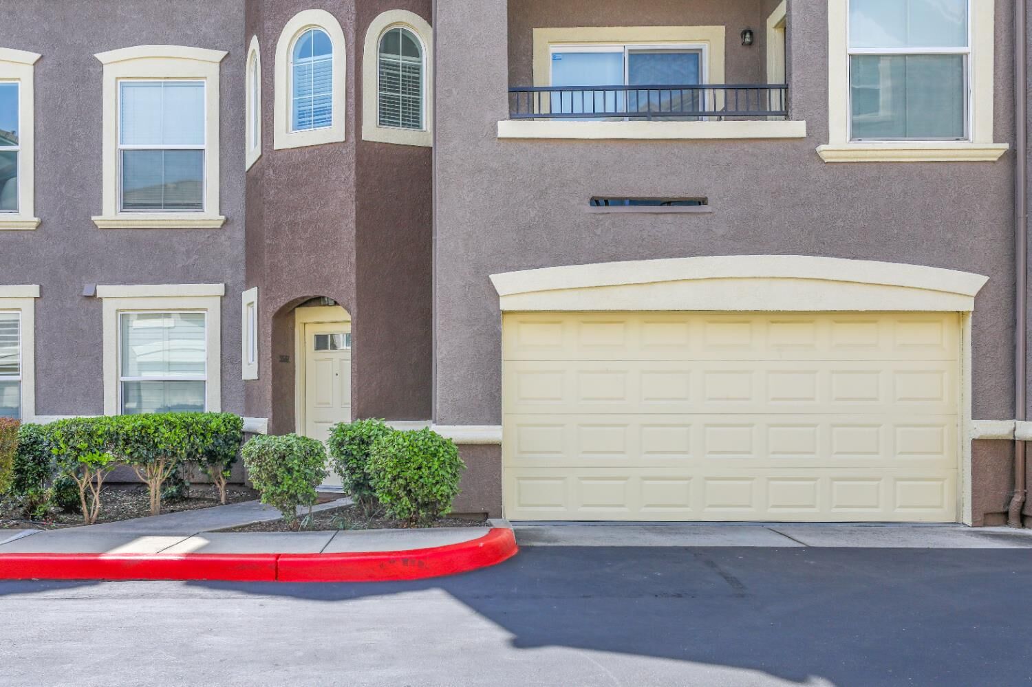 Property Photo: 5537 Tares Circle CA 95757
