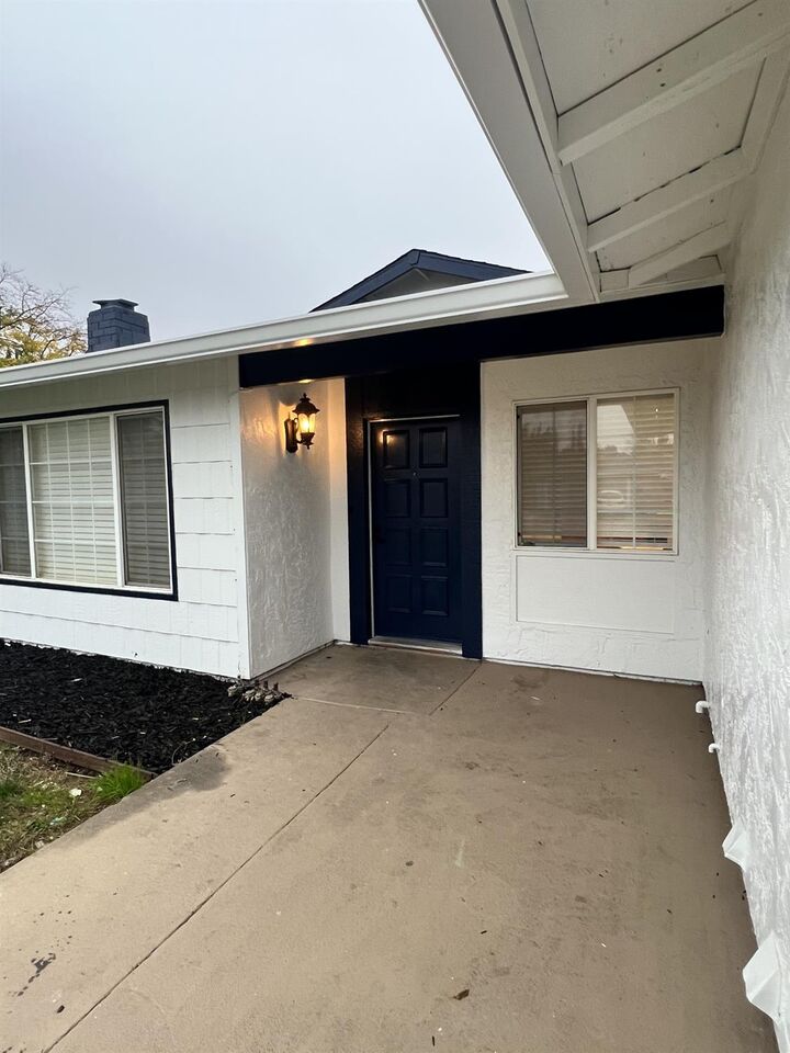 Property Photo:  9201 Medallion Way  CA 95826 