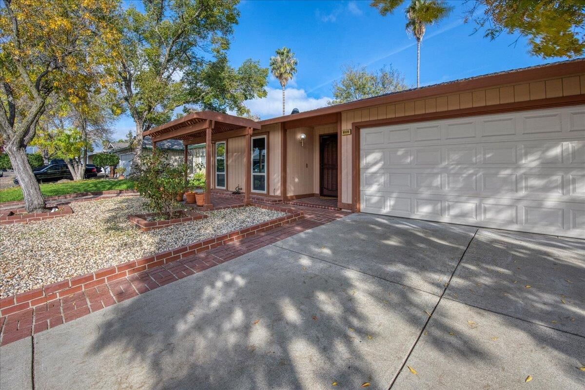 Property Photo: 8020 Ramblewood Way CA 95621
