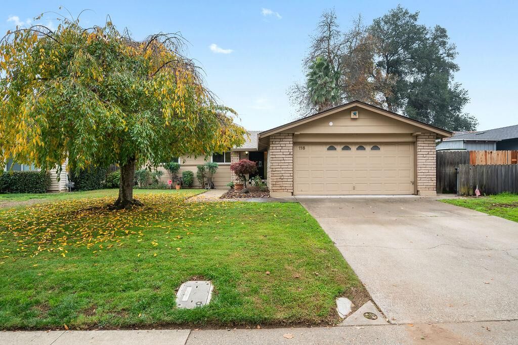 Property Photo: 116 Waterglen Circle CA 95826