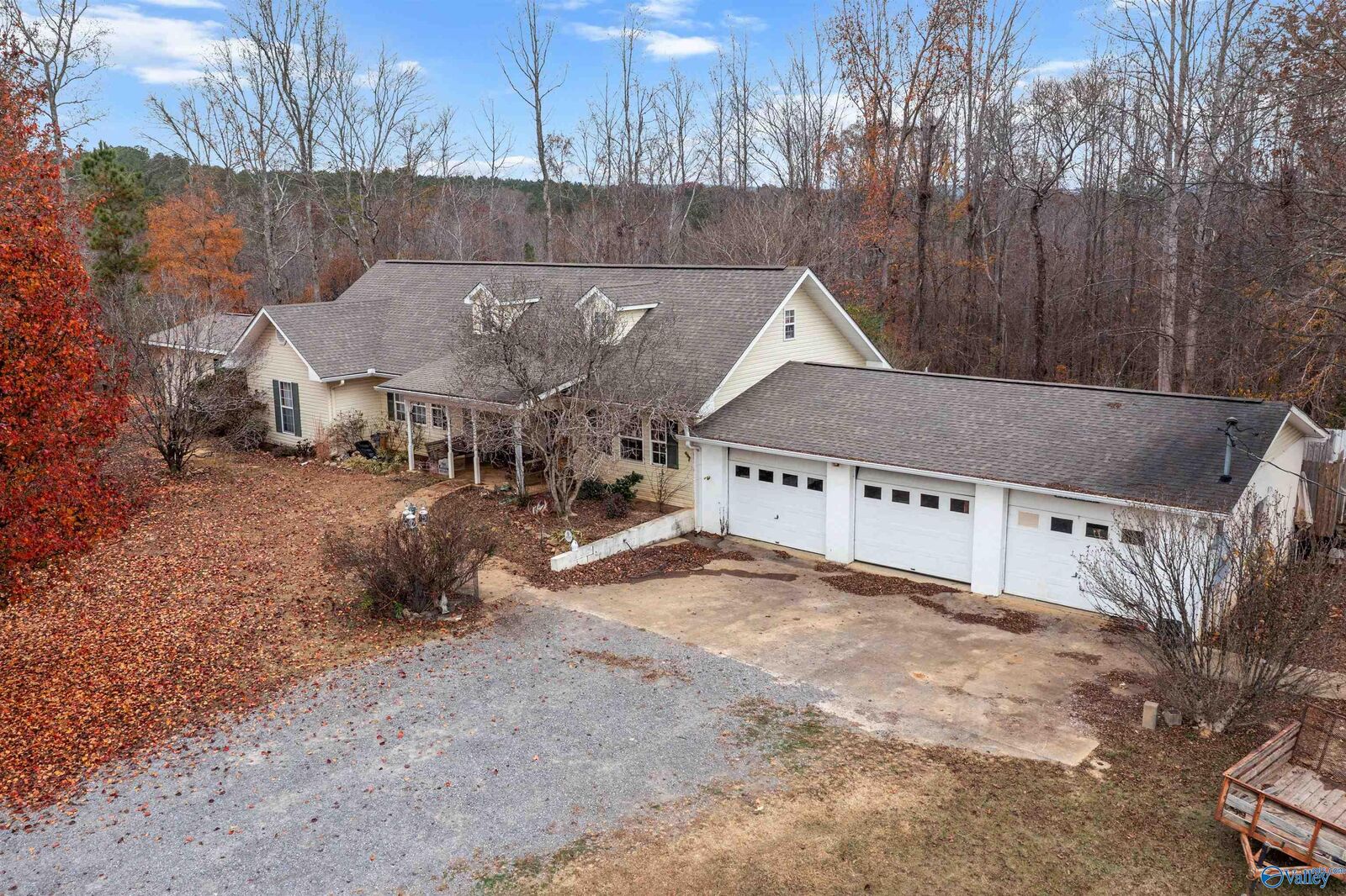 Property Photo: 1590 Tabor Cutoff AL 35904