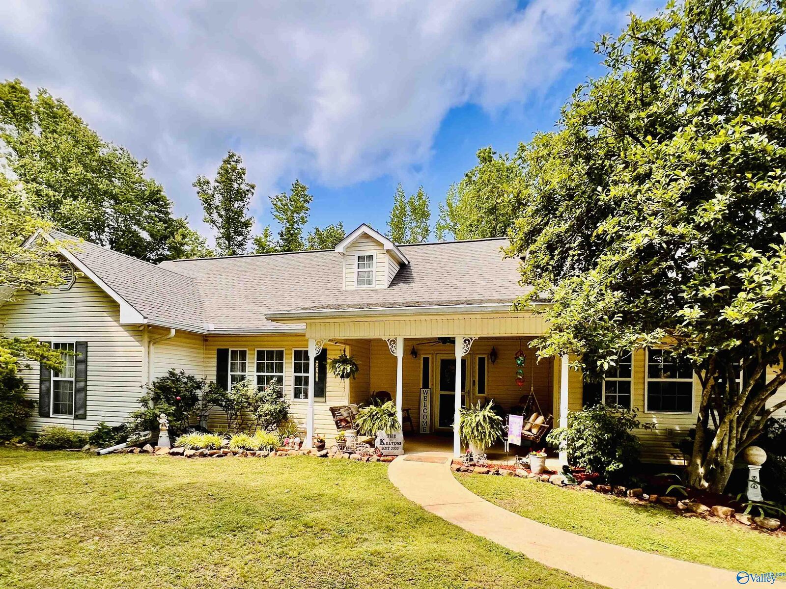 Property Photo: 1590 Tabor Cutoff AL 35904