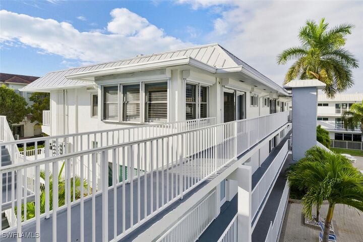 Property Photo: 1100 8th Avenue S 309C FL 34102