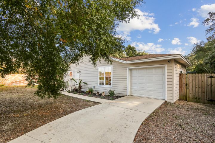 Property Photo: 100 NW King Street FL 32548