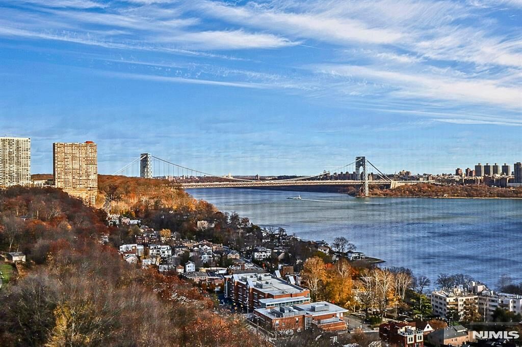 Property Photo:  5 Horizon #907  NJ 07024 