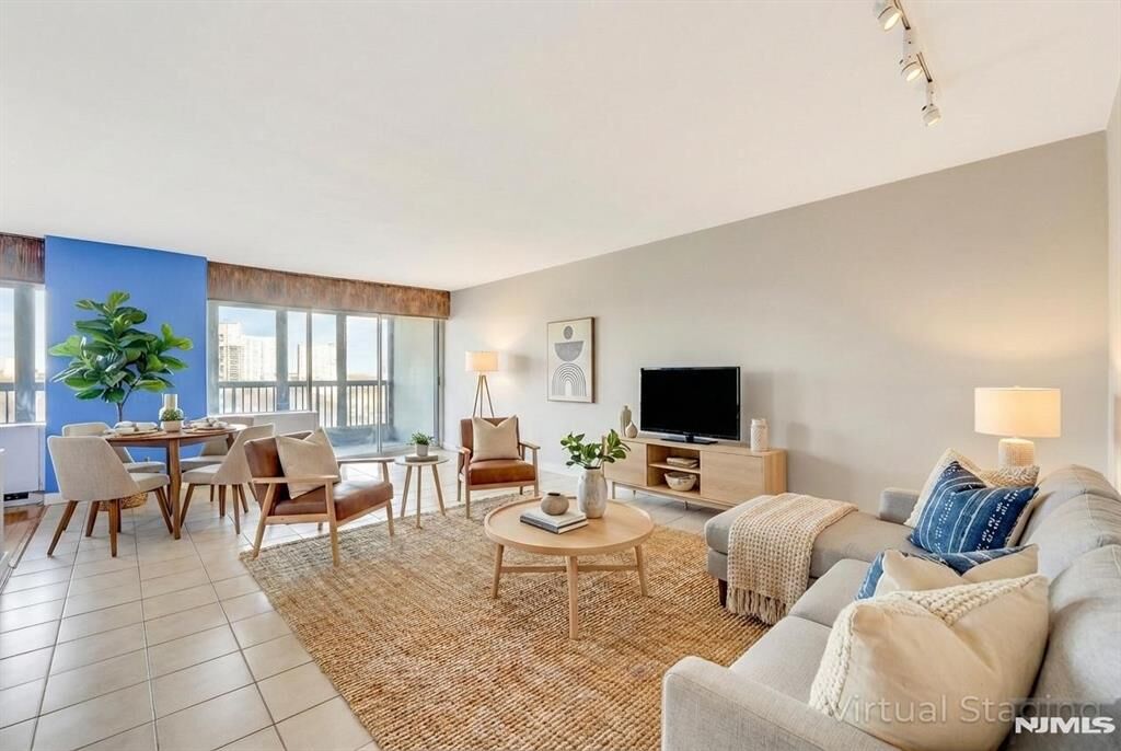 Property Photo:  5 Horizon #907  NJ 07024 