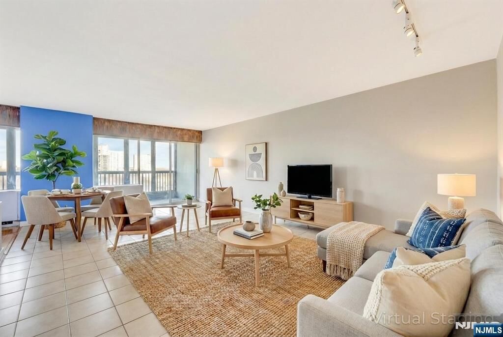 Property Photo:  5 Horizon #907  NJ 07024 