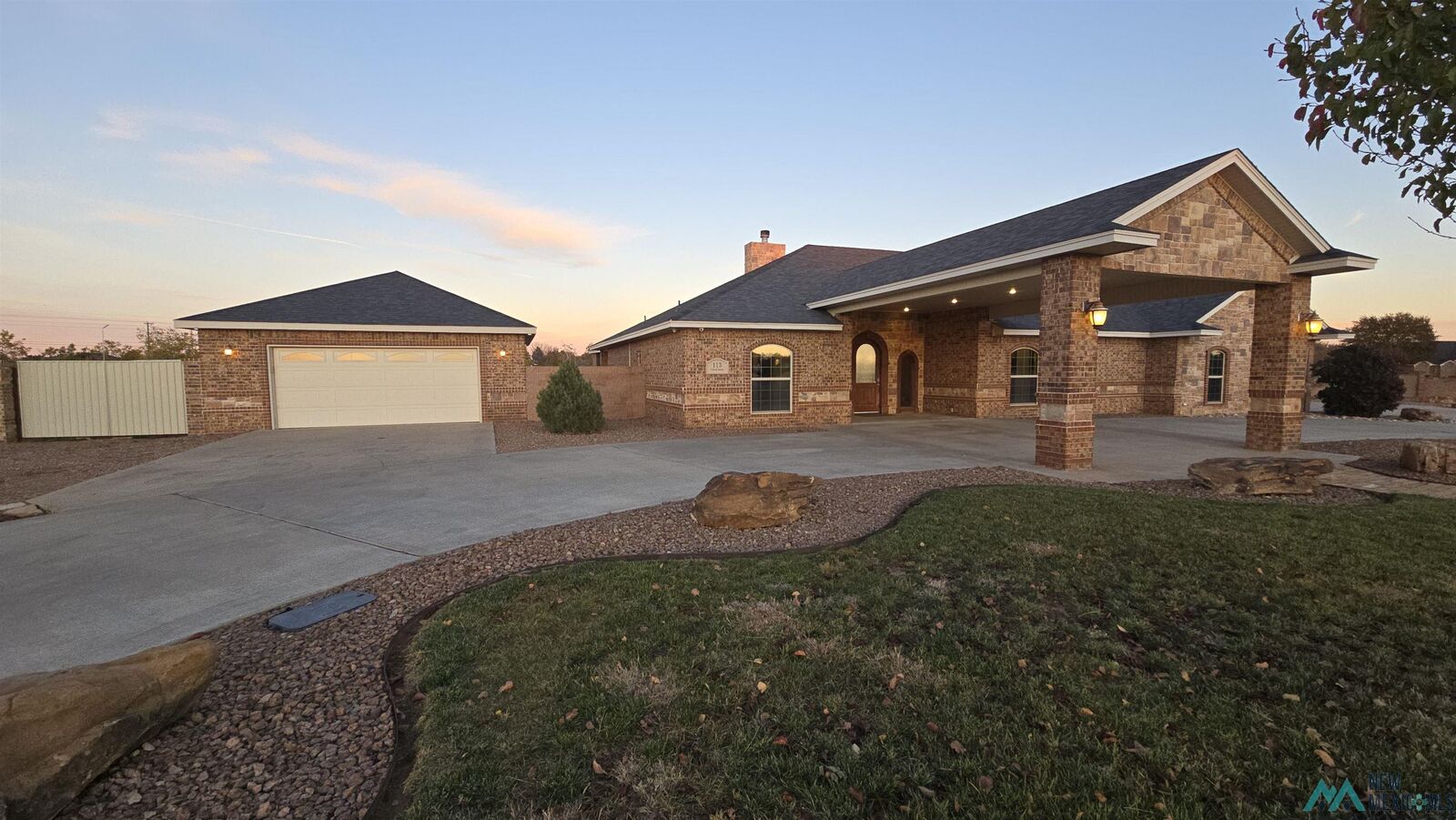 Property Photo:  113 Colonial Estates Parkway  NM 88101 