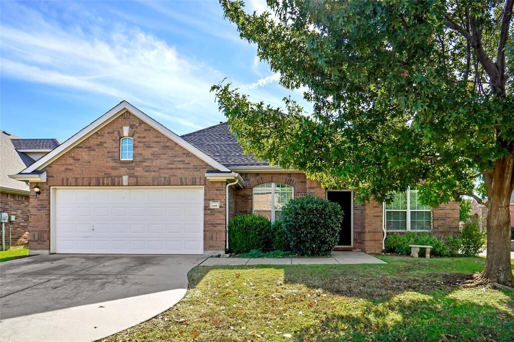 Property Photo: 4000 Elmgreen Drive TX 76262