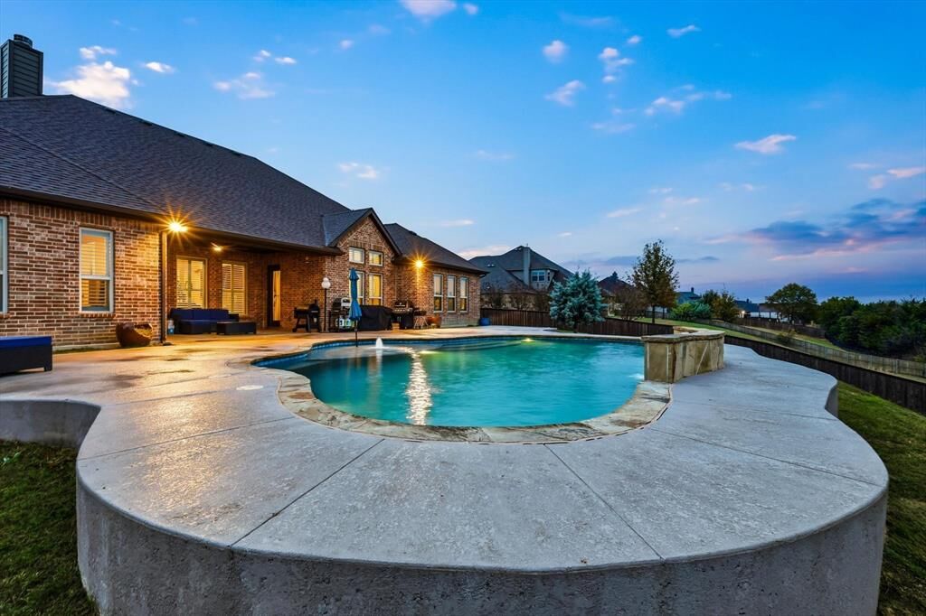 Property Photo:  168 Denali Way  TX 75167 