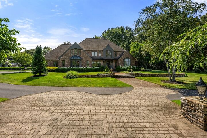 Property Photo:  8 Rock Spring Ln  MA 01772 