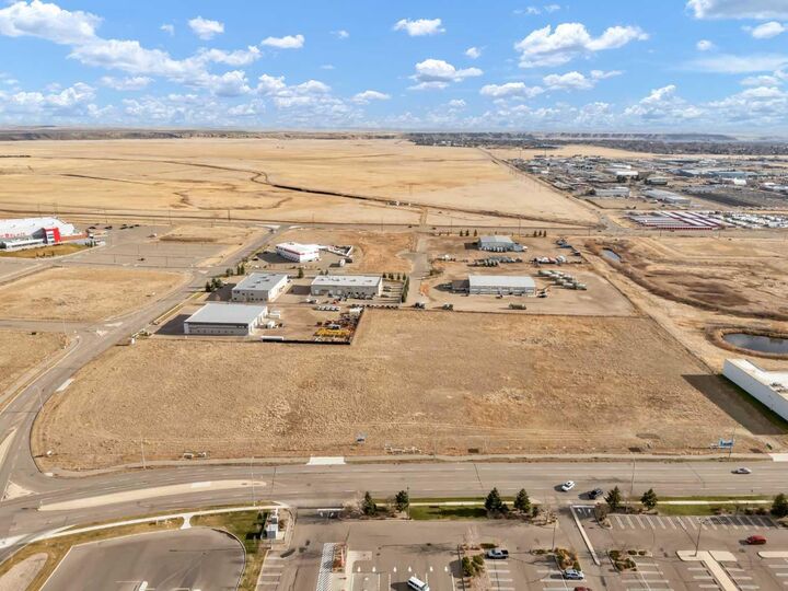 Property Photo: 2377 Box Springs Boulevard NW 6 AB T1C 0C8