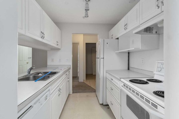 Property Photo:  200 Richard Street 427  AB T9H 5H6 