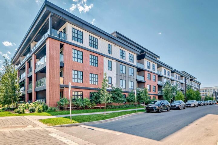 Property Photo: 4275 Norford Avenue NW 101 AB T3B 6M2