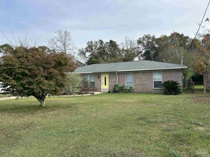 Property Photo: 1007 Woodbury Pl FL 32533