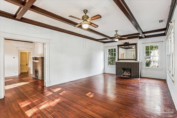 Property Photo: 1011 N Reus St FL 32501