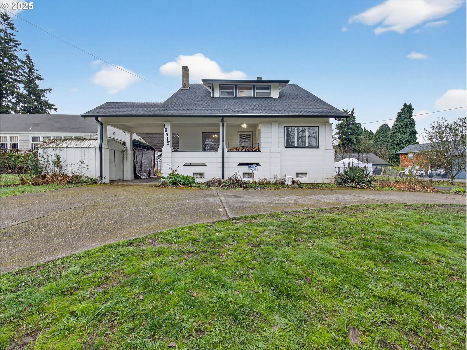 Property Photo: 18515 SE River Rd OR 97267