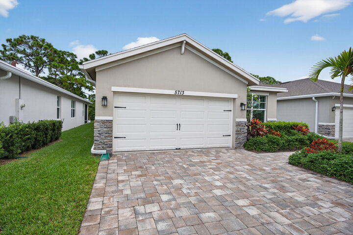 Property Photo: 5713 SE Kawana Trail FL 33455