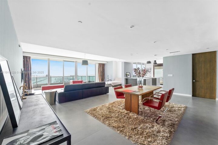 Property Photo:  900 Biscayne Blvd 6205  FL 33132 