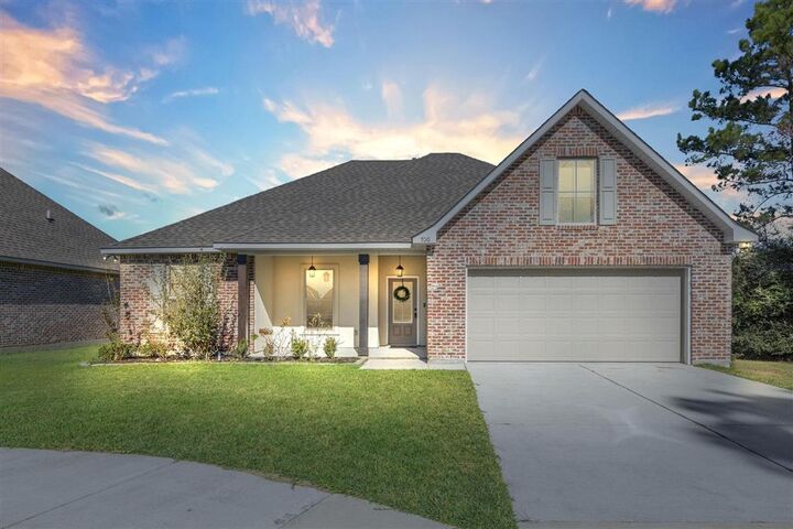 Property Photo:  700 Dianne Lane  LA 70605 