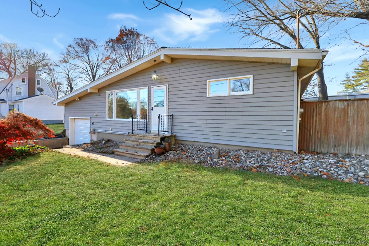 Property Photo:  40 Hayes Street  CT 06451 