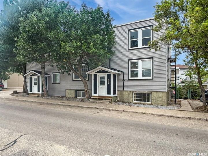 301 Cheadle Street E — photo 1