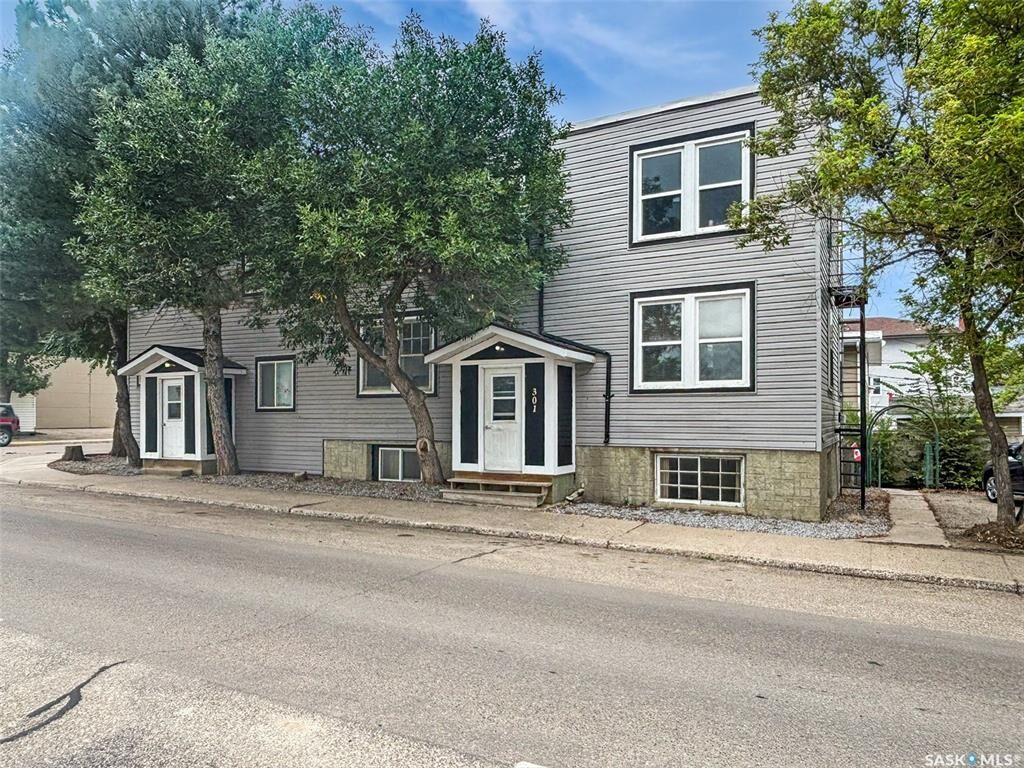 Property Photo: 301 Cheadle Street E SK S9H 1G5