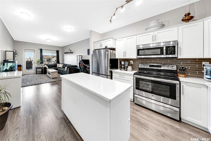 Property Photo: 545 Hassard Close 203 SK S7L 6V3