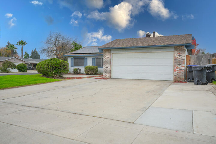 Property Photo:  1629 S Rossmoor Court  CA 93277 