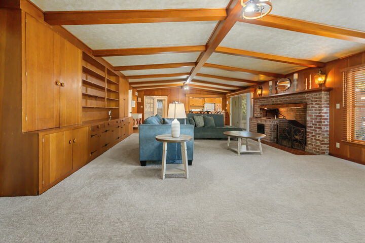 Property Photo: 531 E Walnut Street CA 93221