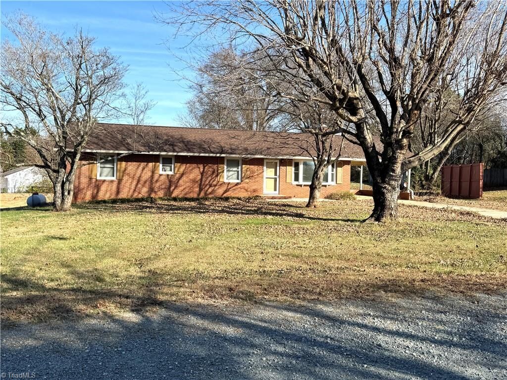 Property Photo:  605 Bessie Street  NC 27284 