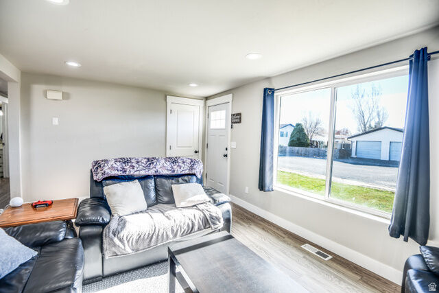 Property Photo: 528 W 300 N UT 84751