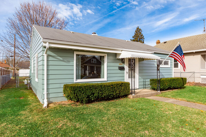 Property Photo:  1517 Edgewood Avenue  OH 45503 