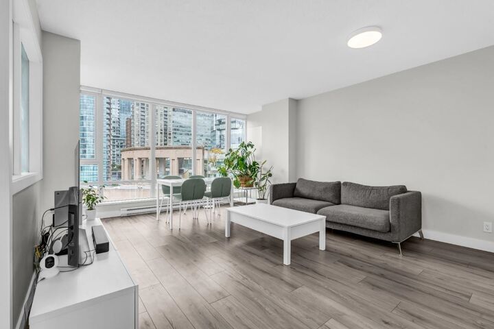 Property Photo: 788 Hamilton Street 1805 BC V6B 0E9