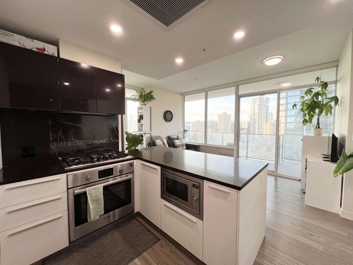 Property Photo: 6383 McKay Avenue 1006 BC V5H 0H8