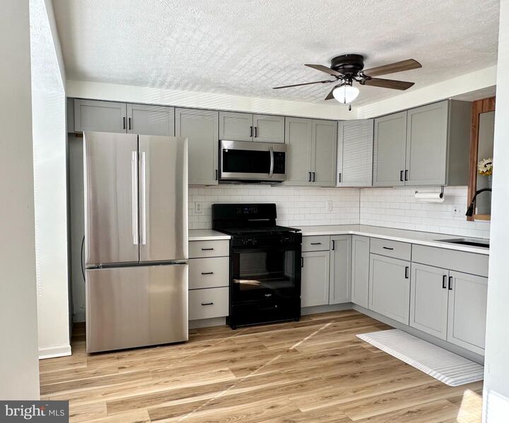 Property Photo:  31 Stoneshire Drive  NJ 08028 