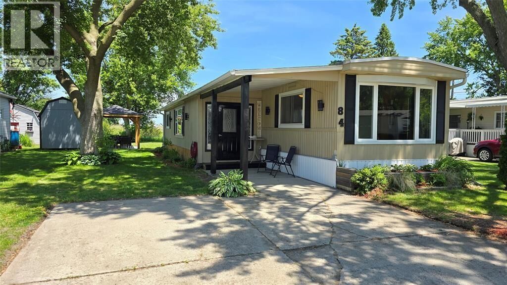 Photo de la propriété: 1940 London Line 84 ON N7W 1B5