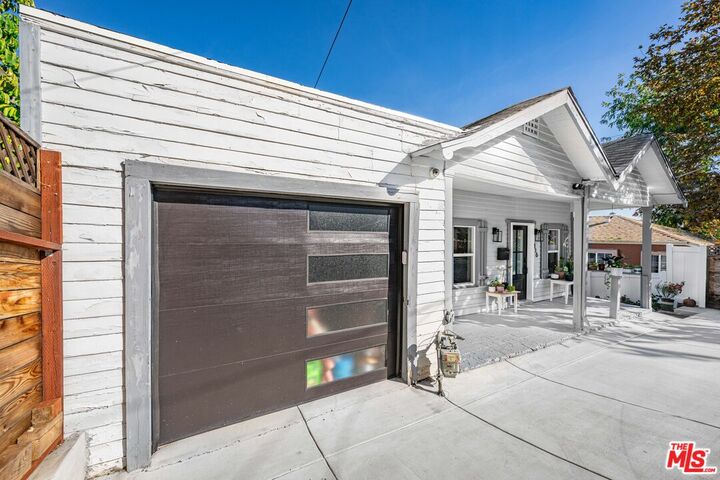 Property Photo: 816 Terrace 49 CA 90042